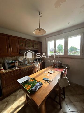Maison 93 m2, avec sous sol total et garage double.