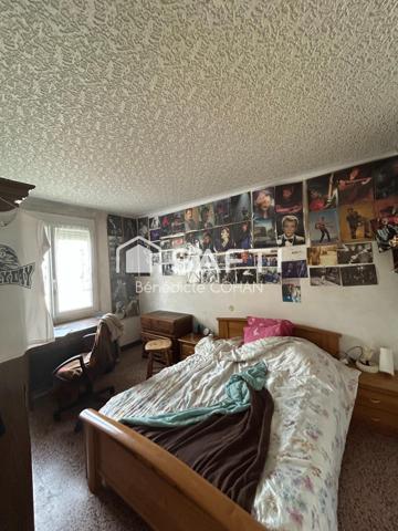 Maison 93 m2, avec sous sol total et garage double.