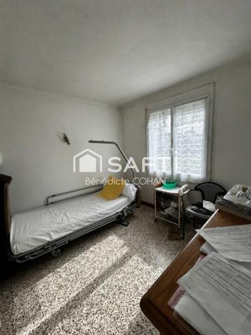 Maison 93 m2, avec sous sol total et garage double.