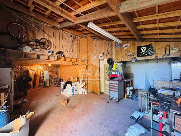 Ensemble immobilier de deux maisons à Mombrier 