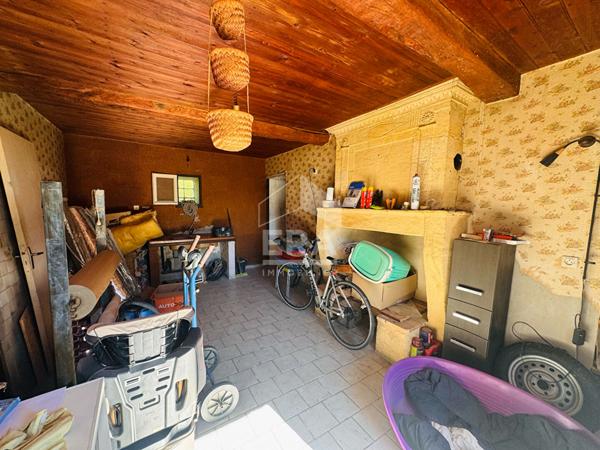 Ensemble immobilier de deux maisons à Mombrier 