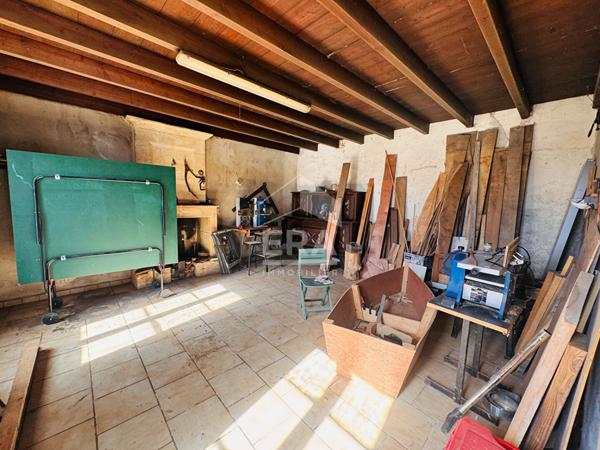 Ensemble immobilier de deux maisons à Mombrier 