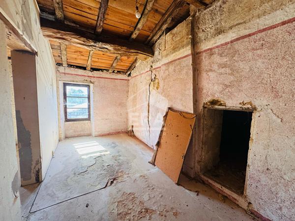 Ensemble immobilier de deux maisons à Mombrier 