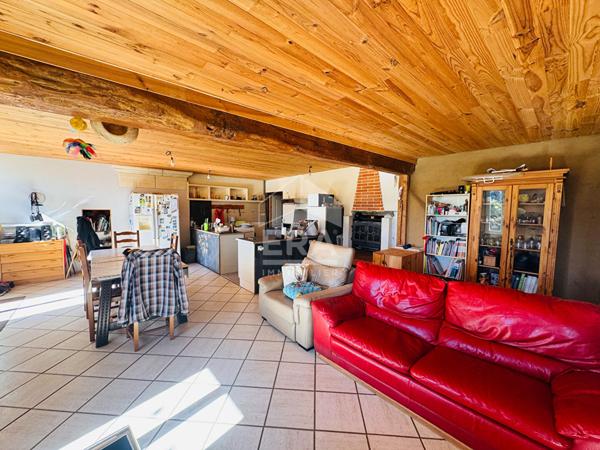 Ensemble immobilier de deux maisons à Mombrier 