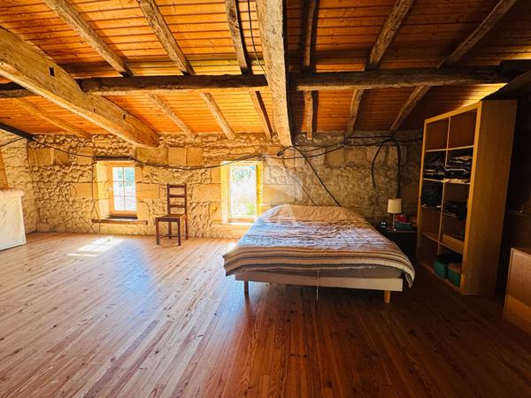 Ensemble immobilier de deux maisons à Mombrier 