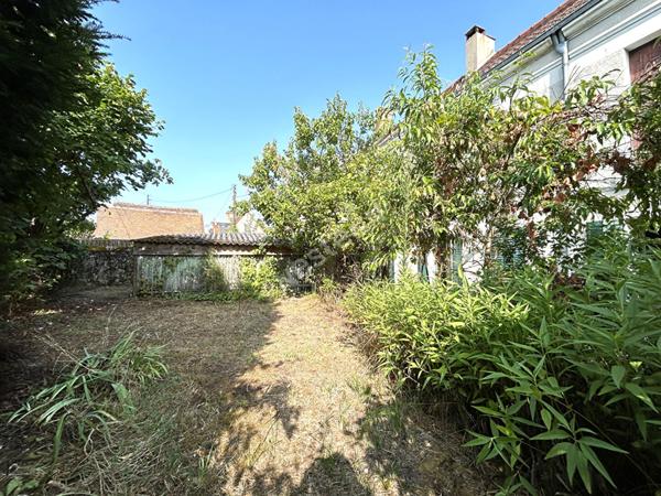 LONGERE 3 CHAMBRES AVEC TRAVAUX PROCHE COMMODITÉS SUR LA COMMUNE DE CHABRIS (INDRE 36)