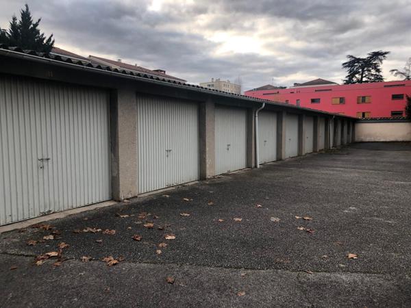 Parking · Location Villefranche Sur Saone (69400)