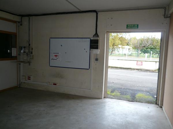 ⚜ A LOUER CHATEAUBERNARD Zone Commercial Local Bureau ⚜