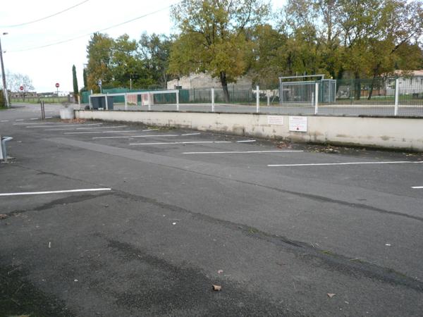 ⚜ A LOUER CHATEAUBERNARD Zone Commercial Local Bureau ⚜