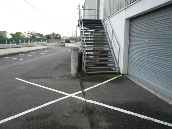 ⚜ A LOUER CHATEAUBERNARD Zone Commercial Local Bureau ⚜