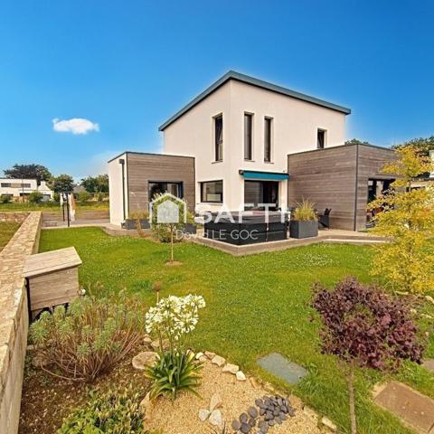 Concarneau :  A 500 m de la plage des Sables Blancs, contemporaine de 2021 classée A 131 m² belle suite parentale en rdc, jardin joliement paysagé