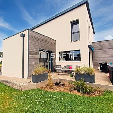 Concarneau :  A 500 m de la plage des Sables Blancs, contemporaine de 2021 classée A 131 m² belle suite parentale en rdc, jardin joliement paysagé