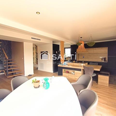 Concarneau :  A 500 m de la plage des Sables Blancs, contemporaine de 2021 classée A 131 m² belle suite parentale en rdc, jardin joliement paysagé