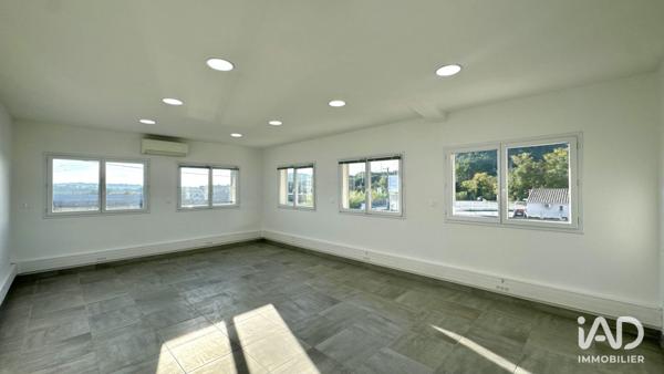 Location bureaux 100 m² Saint-Restitut