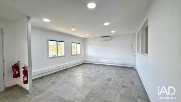 Location bureaux 100 m² Saint-Restitut