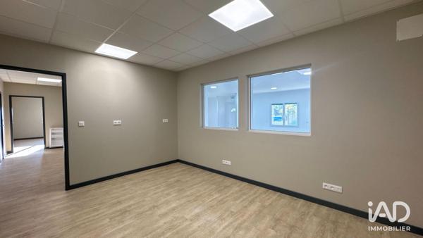 Location bureaux 100 m² Saint-Restitut