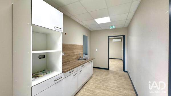 Location bureaux 100 m² Saint-Restitut