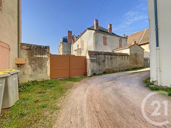 Maison à vendre  10 pièces - 204,61 m2 VARENNES SUR ALLIER - 03