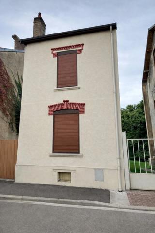 Maison 4 pièces sur 242 m2 de jardin