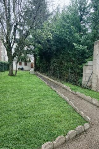 Maison 4 pièces sur 242 m2 de jardin