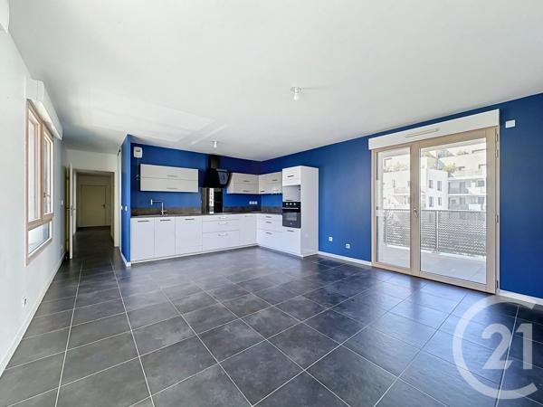 Appartement F4 à vendre  4 pièces - 81 m 2   ST PRIEST  - 69