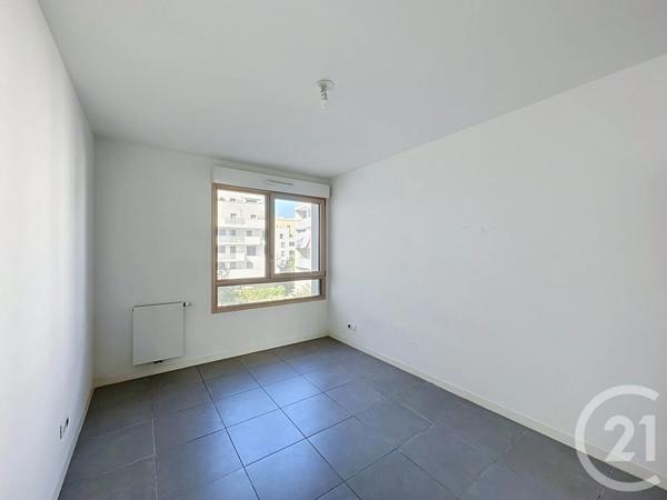 Appartement F4 à vendre  4 pièces - 81 m 2   ST PRIEST  - 69