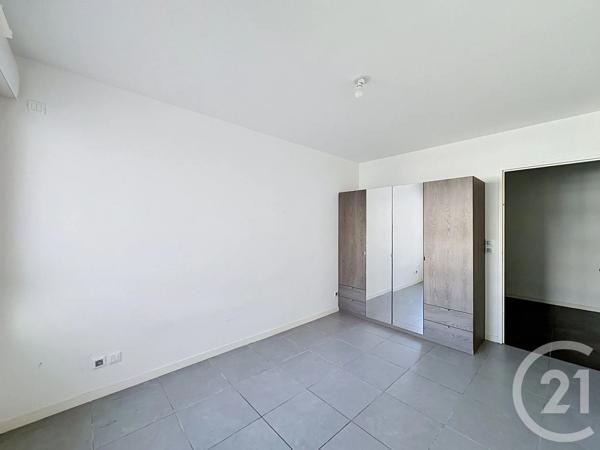 Appartement F4 à vendre  4 pièces - 81 m 2   ST PRIEST  - 69
