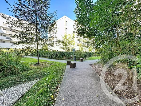 Appartement F4 à vendre  4 pièces - 81 m 2   ST PRIEST  - 69