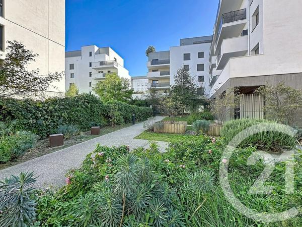 Appartement F4 à vendre  4 pièces - 81 m 2   ST PRIEST  - 69