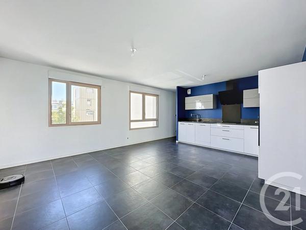 Appartement F4 à vendre  4 pièces - 81 m 2   ST PRIEST  - 69