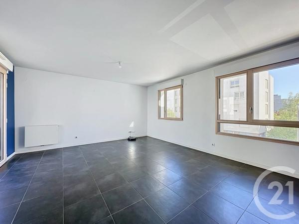 Appartement F4 à vendre  4 pièces - 81 m 2   ST PRIEST  - 69