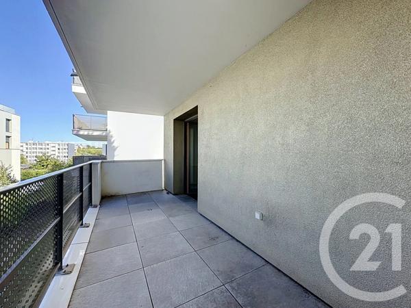 Appartement F4 à vendre  4 pièces - 81 m 2   ST PRIEST  - 69