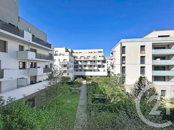Appartement F4 à vendre  4 pièces - 81 m 2   ST PRIEST  - 69