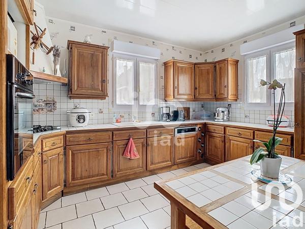 Maison 5 pièces de 90 m² à Fère-Champenoise (51230)