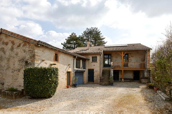 Maison de charme en pierre rénovée avec piscine et jardin arboré