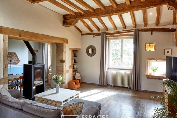 Maison de charme en pierre rénovée avec piscine et jardin arboré
