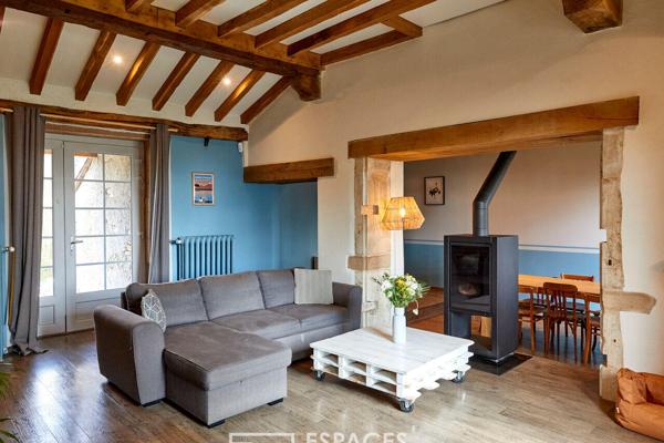 Maison de charme en pierre rénovée avec piscine et jardin arboré