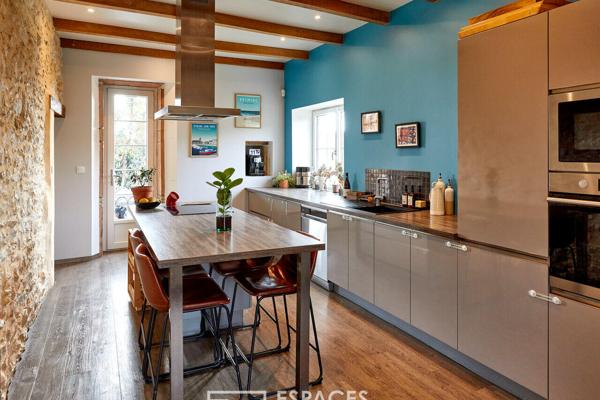 Maison de charme en pierre rénovée avec piscine et jardin arboré