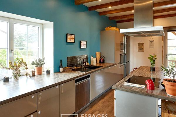 Maison de charme en pierre rénovée avec piscine et jardin arboré