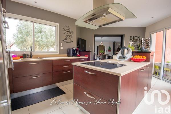 Maison traditionnelle 7 pièces de 174 m² à Mortagne-sur-Sèvre (85290)