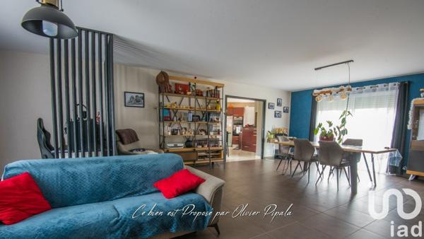 Maison traditionnelle 7 pièces de 174 m² à Mortagne-sur-Sèvre (85290)