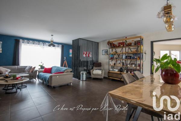 Maison traditionnelle 7 pièces de 174 m² à Mortagne-sur-Sèvre (85290)