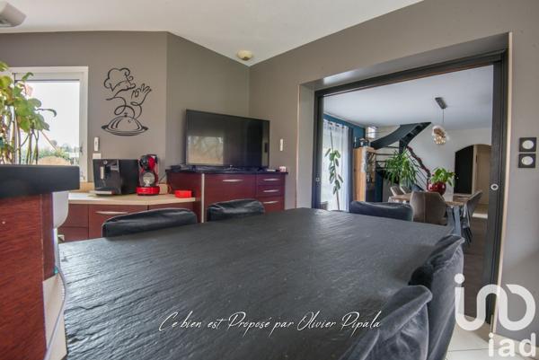 Maison traditionnelle 7 pièces de 174 m² à Mortagne-sur-Sèvre (85290)