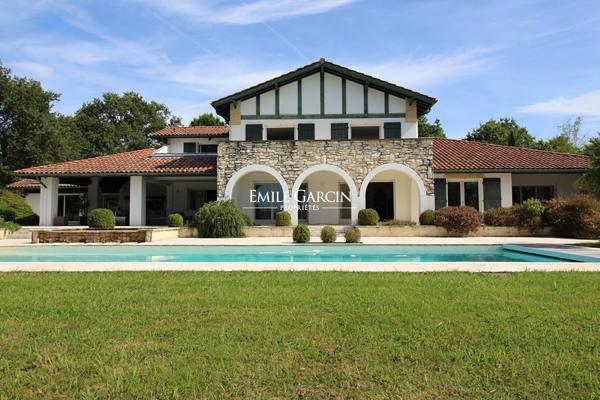 A vendre - Maison rénovée  avec piscine vue montagnes - Arcangues