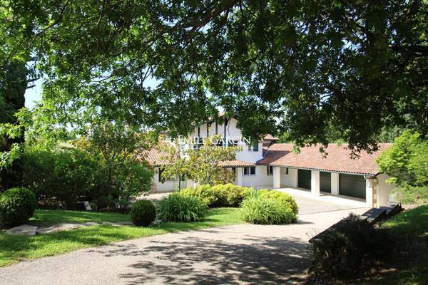 A vendre - Maison rénovée  avec piscine vue montagnes - Arcangues