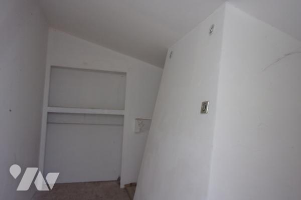 Maison ,1 pièce de vie,1 cuisine,3 chambres,1 salle de bains,1WC,1 préau