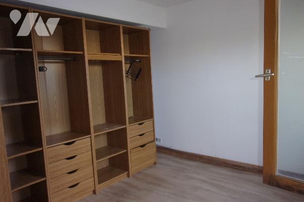 Maison ,1 pièce de vie,1 cuisine,3 chambres,1 salle de bains,1WC,1 préau