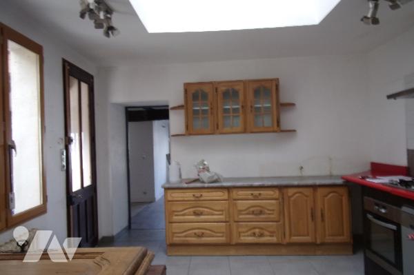 Maison ,1 pièce de vie,1 cuisine,3 chambres,1 salle de bains,1WC,1 préau