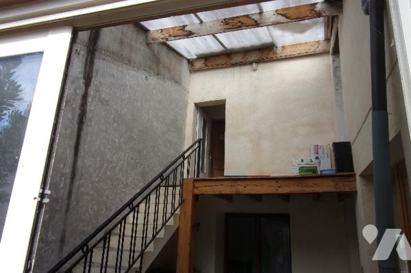 Maison ,1 pièce de vie,1 cuisine,3 chambres,1 salle de bains,1WC,1 préau