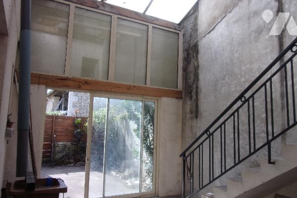 Maison ,1 pièce de vie,1 cuisine,3 chambres,1 salle de bains,1WC,1 préau